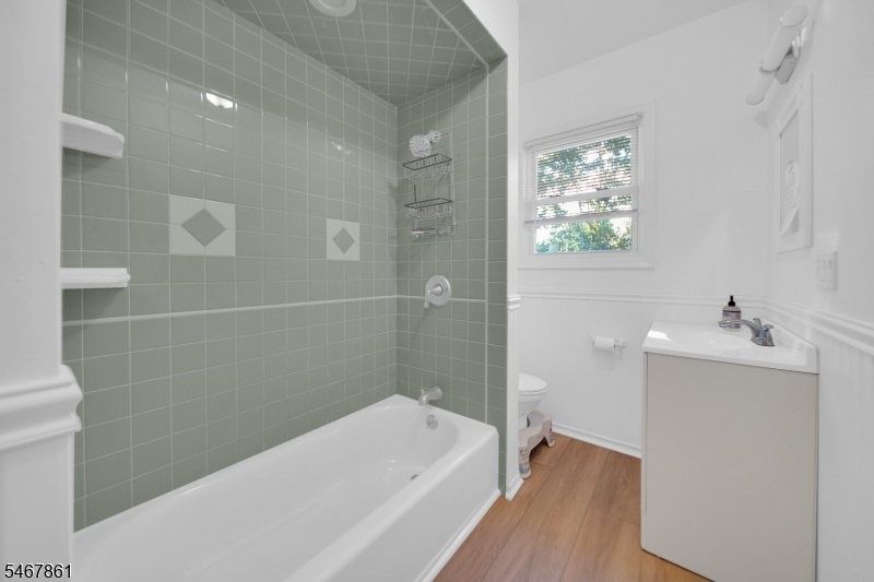 Unit 2 Full Bath