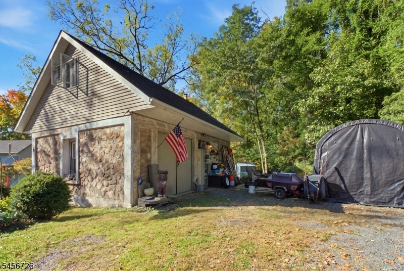 Dteached Garage
