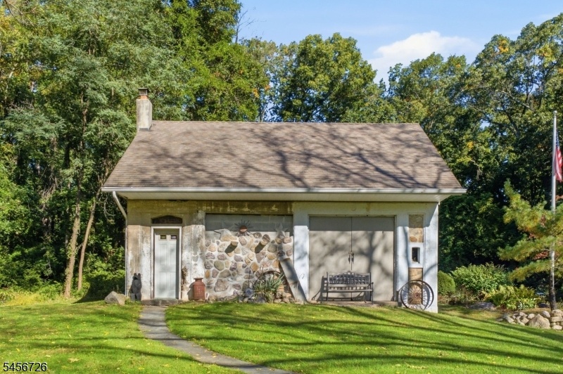 Detached Garage
