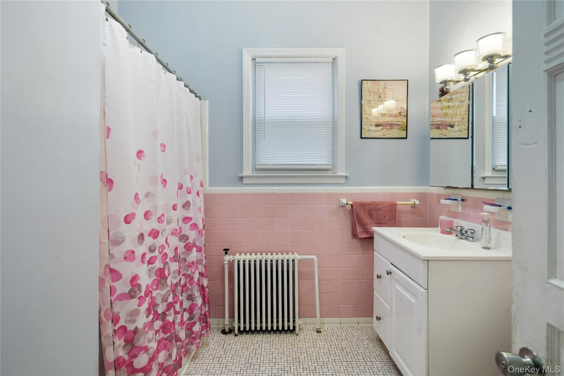 1st floor bathroom