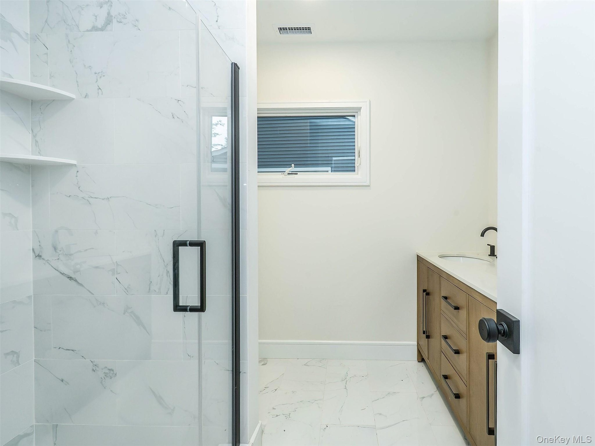 1st Floor: Primary bathroom