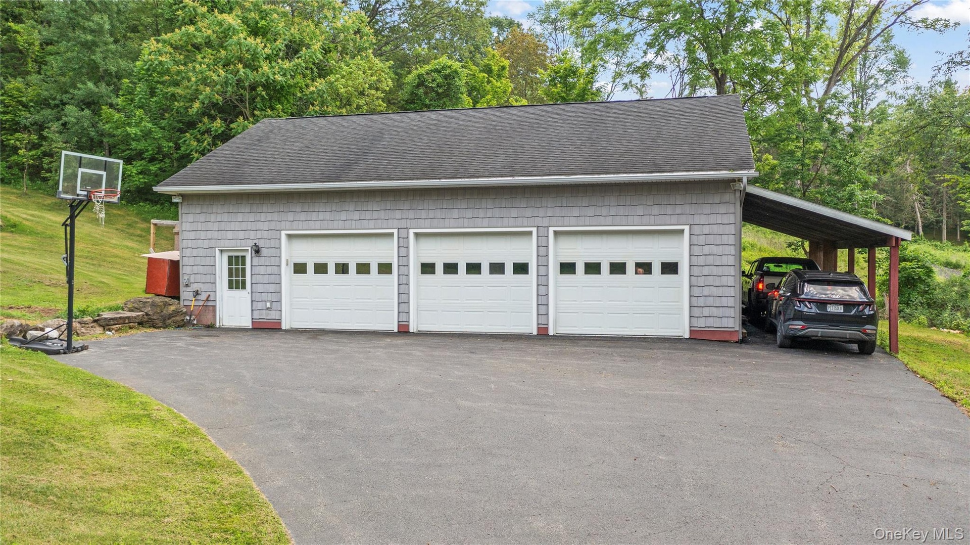 Garage with a car port