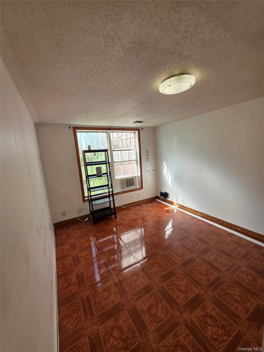 Unit 1, 1st floor Bedroom 1