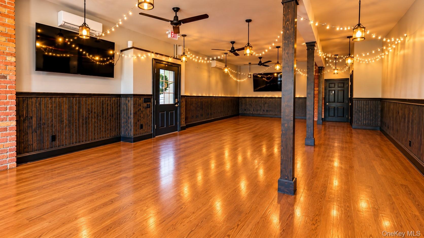 Could this be the home of Westchester County’s next great steakhouse? The possibilities are endless! Transform this versatile commercial space into a 