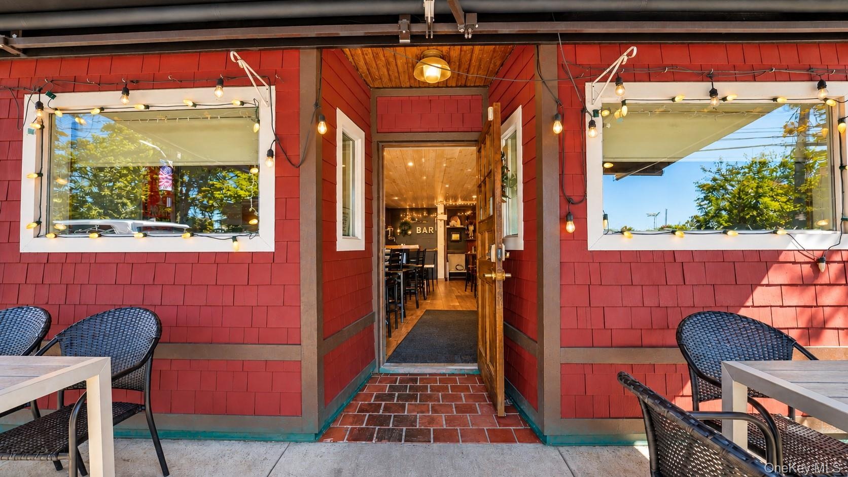 If you know Croton, you know that walking into the Tavern means one thing: great food, great people, and unforgettable times! A beloved local staple, 