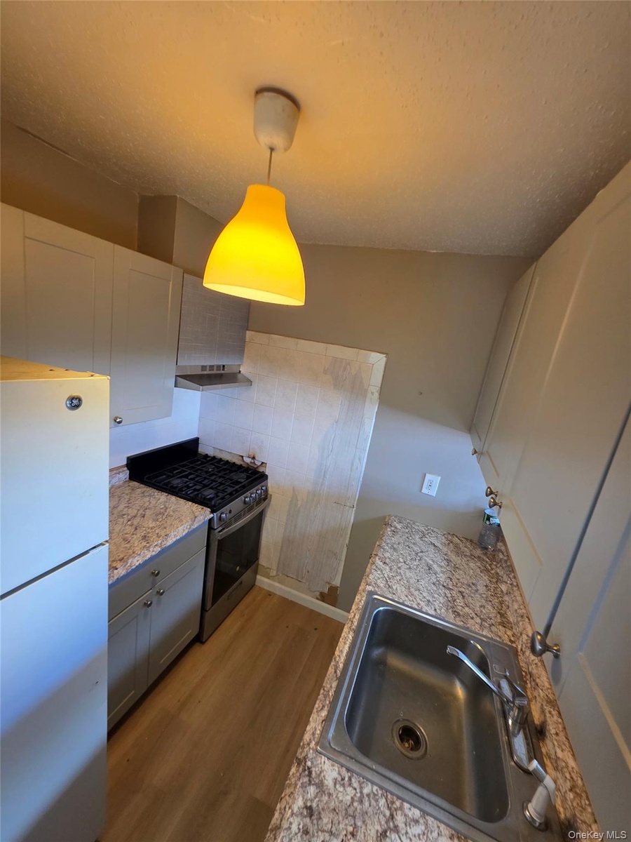 Unit 2, 3rd Floor kitchen