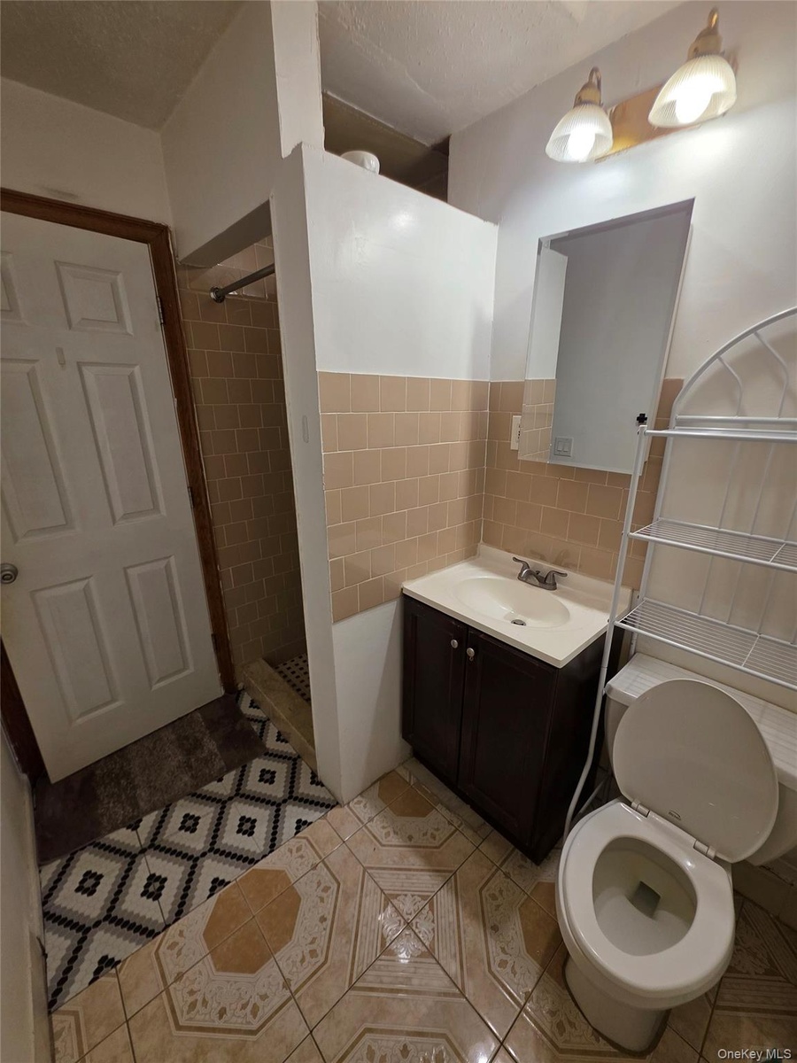 Unit 1 Full Bath 1st Floor