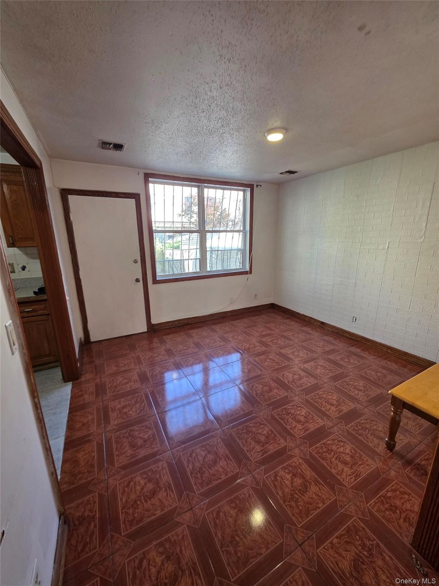 Unit 1, 1st floor Living Room