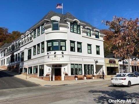 Village Northport Hotel