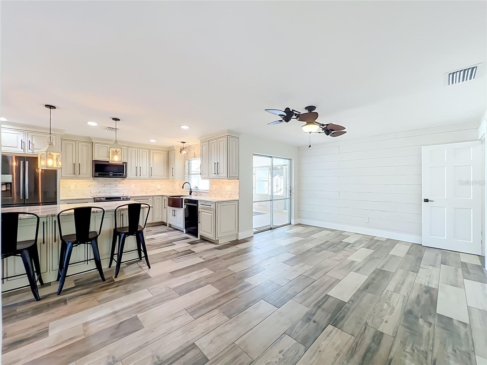 Breakfast Bar island & Living Room