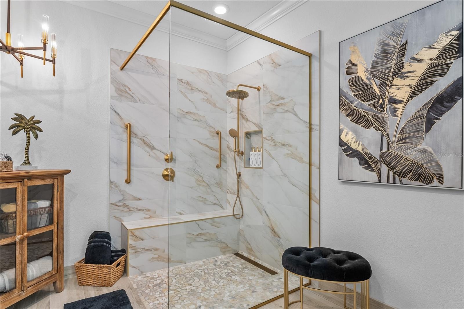Gorgeous spa like Master Bath