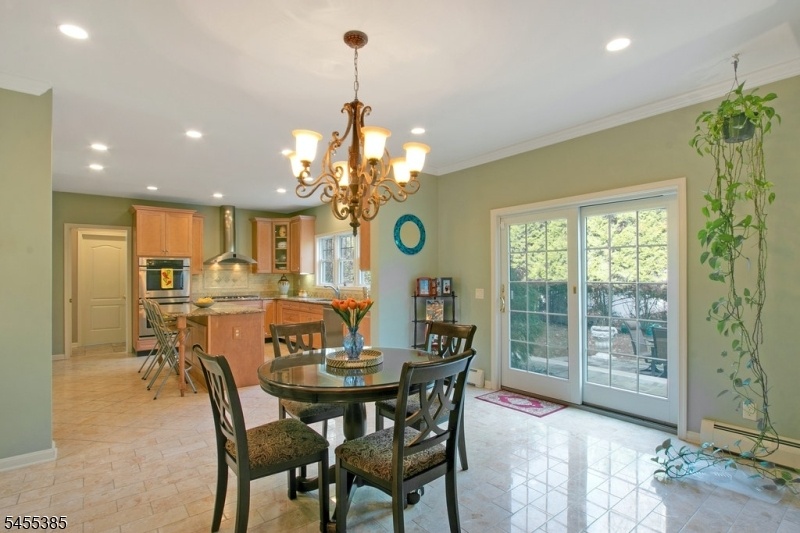 Updated Eat-In Kitchen