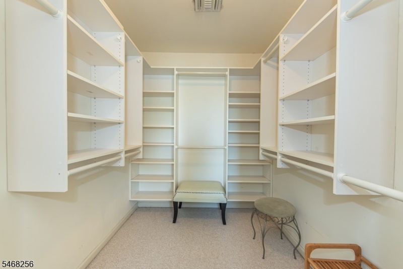Bedroom (3) walk in closet