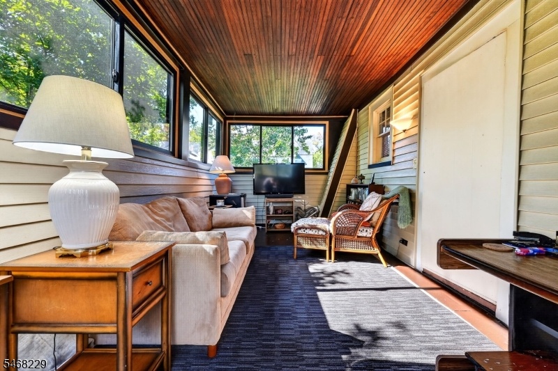 2nd Floor Den
