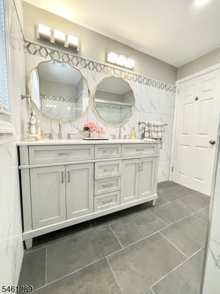 Bath full 2d fl double sink