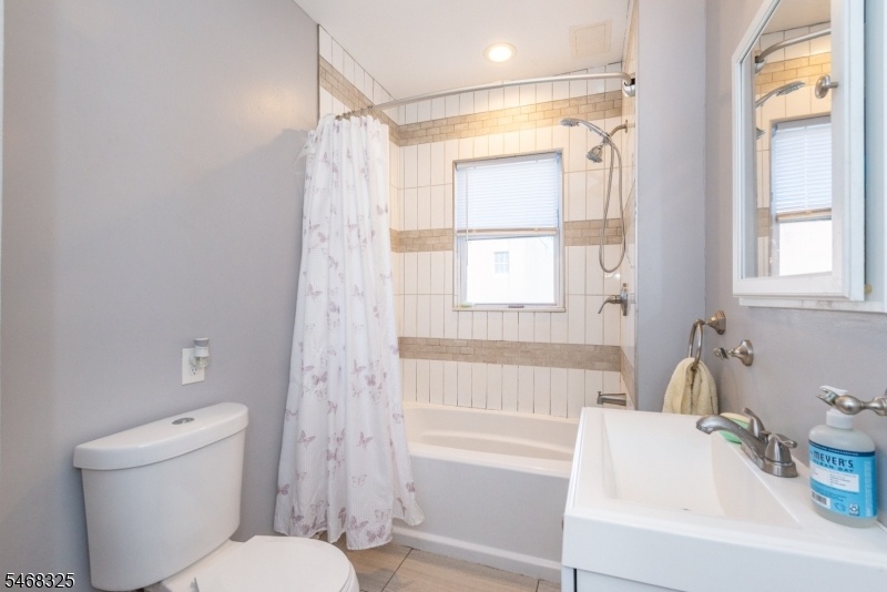 BATHOOM
