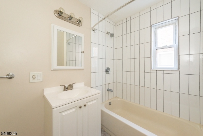 FLOOR ONE RIGHT BATHROOM