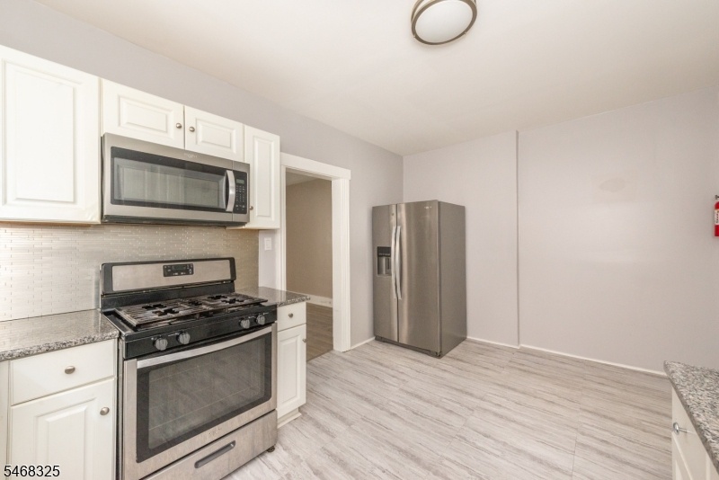 FLOOR 1 RIGHT KITCHEN