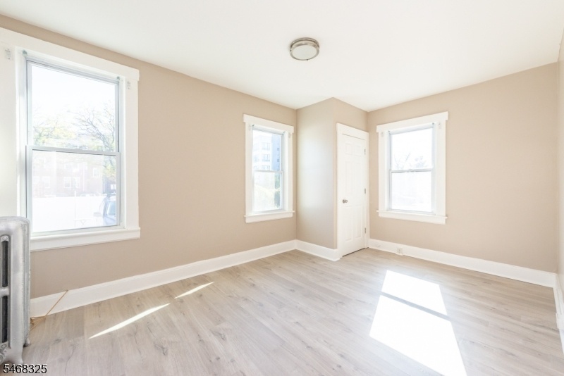FLOOR ONE RIGHT BEDROOM 1