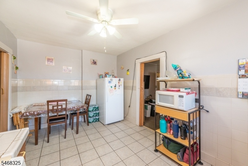 FLOOR 2 LEFT KITCHEN