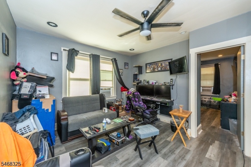 FLOOR 2 RIGHT LIVING ROOM