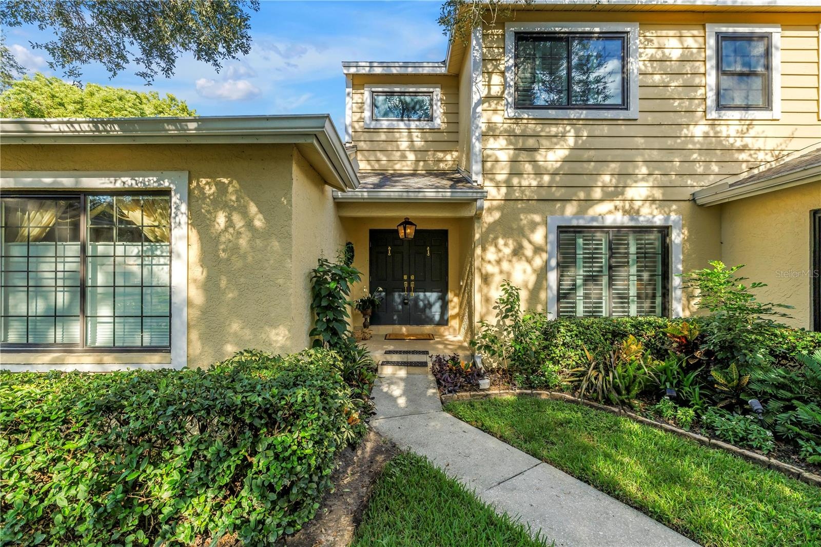 This spacious 2,462 sq. ft. townhome in Caya Costa is the largest floor plan in the neighborhood. The interior is upgraded with high-quality oak hardw