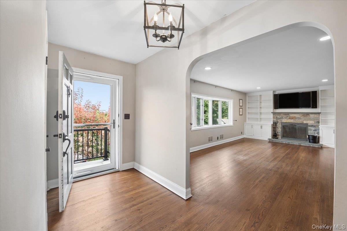 2 closets in the entryway