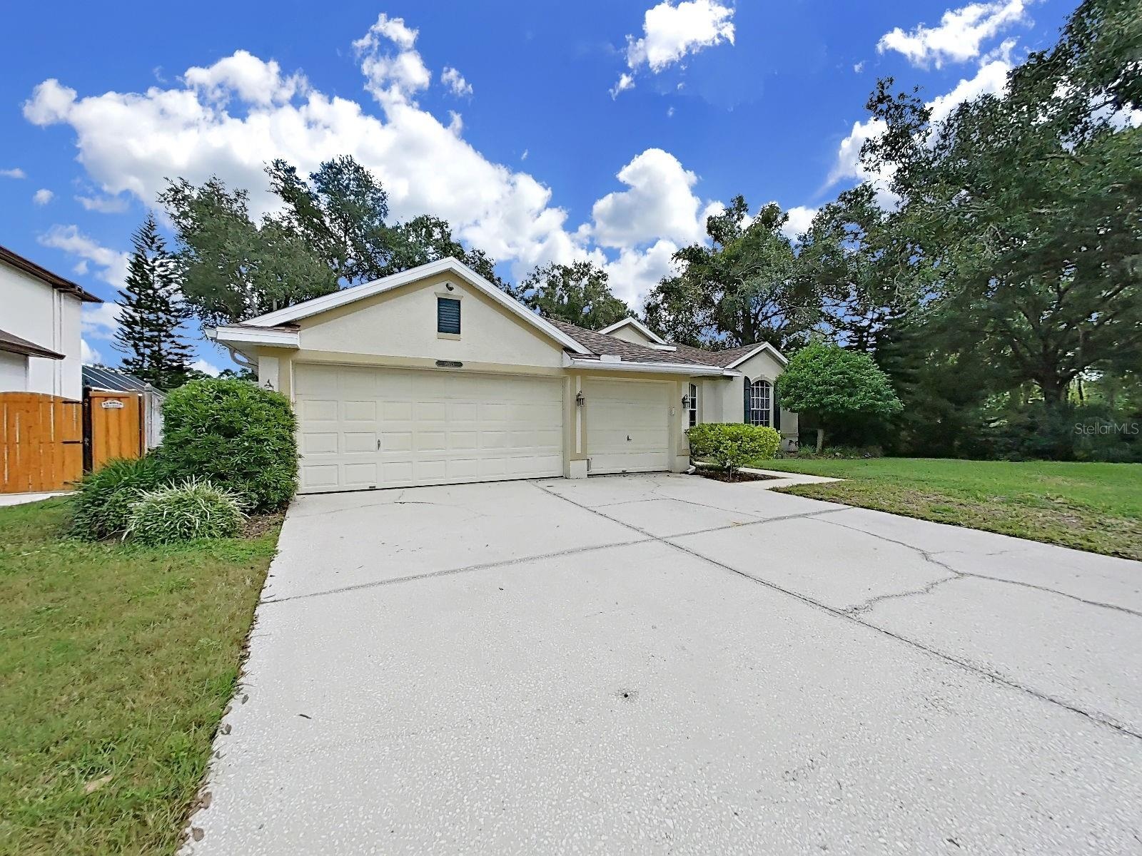 Large Driveway & 3 Car Garage