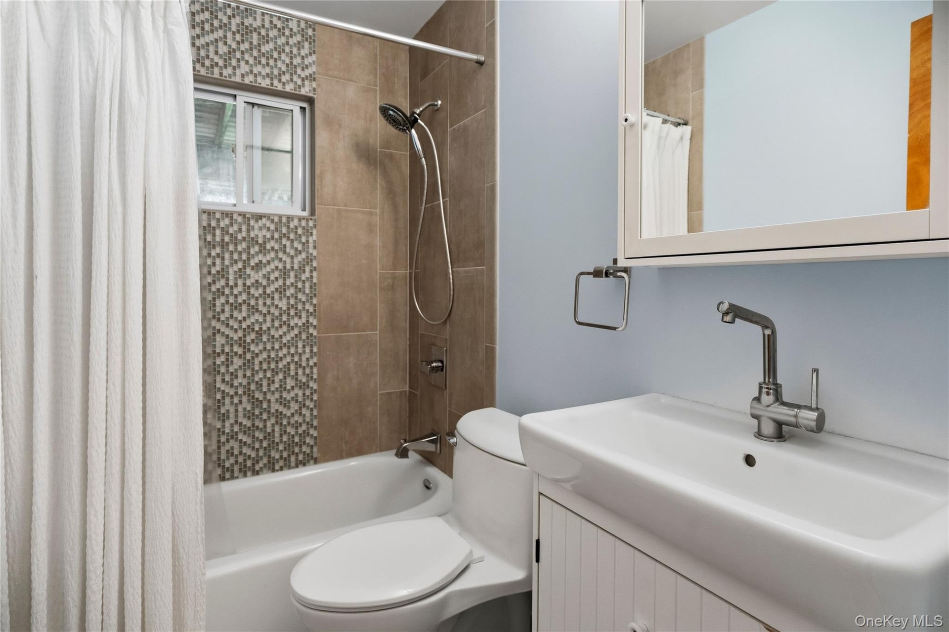 With Tub Lower Level