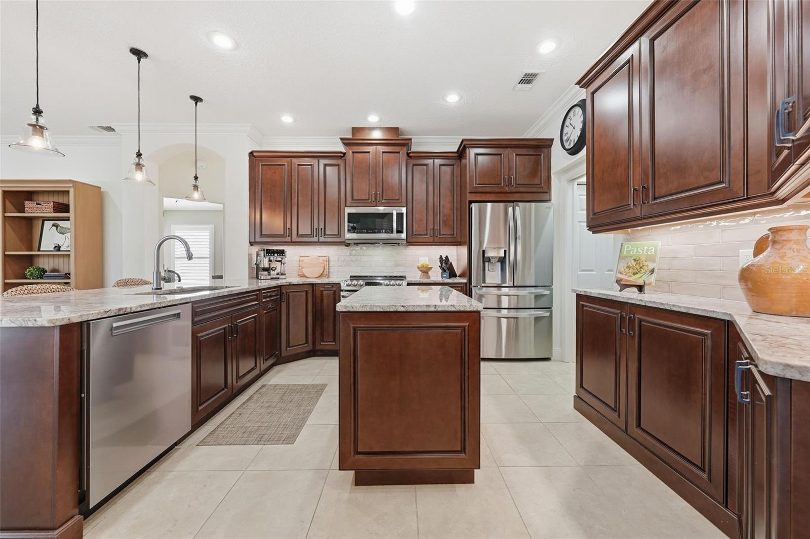 PENDANT LIGHTS AND CENTER ISLAND