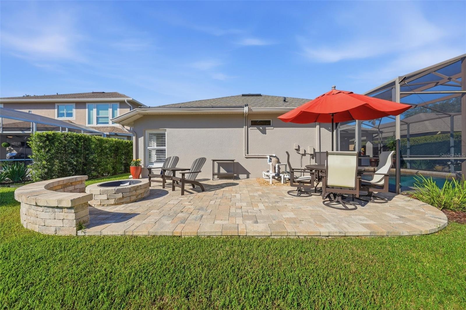 PAVER PATIO WITH BUILT IN SEATING AND FIRE PIT