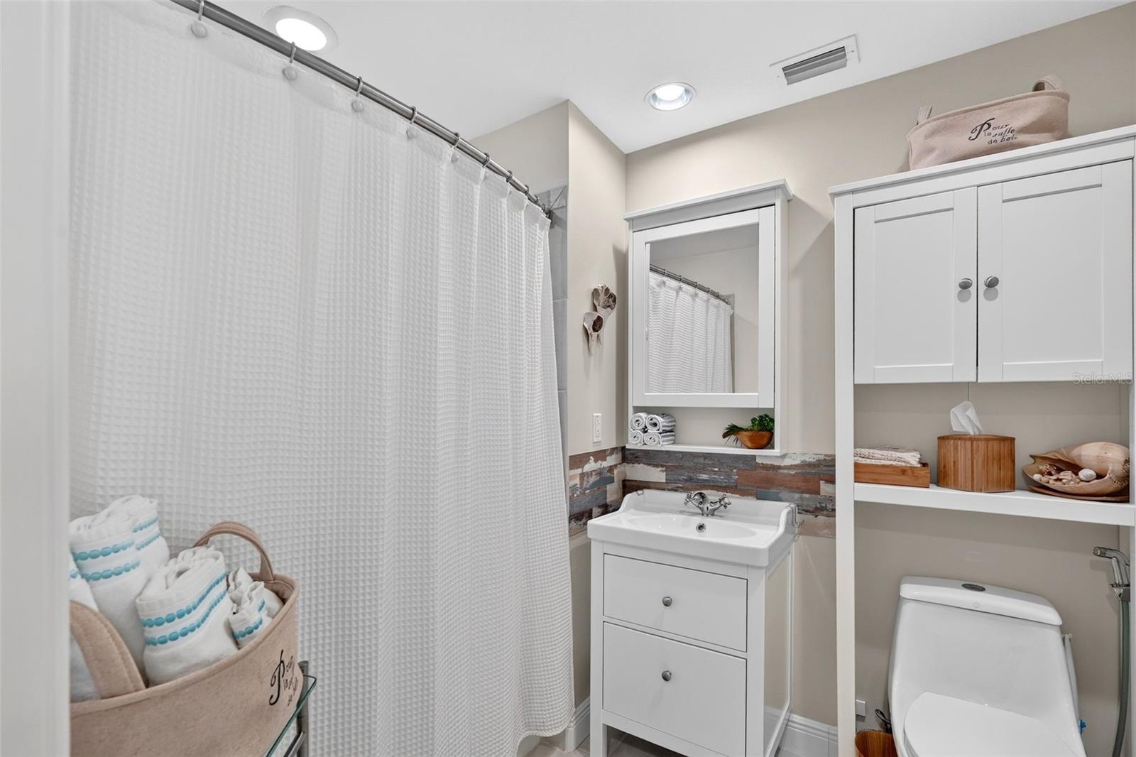 2nd Bathroom