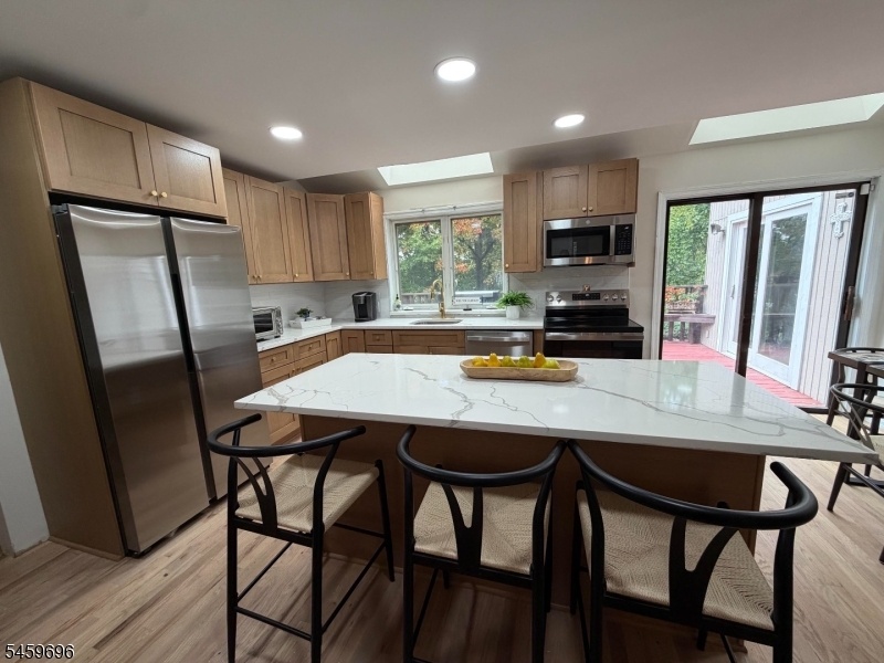 Newly Renovated Eat-In Kitchen