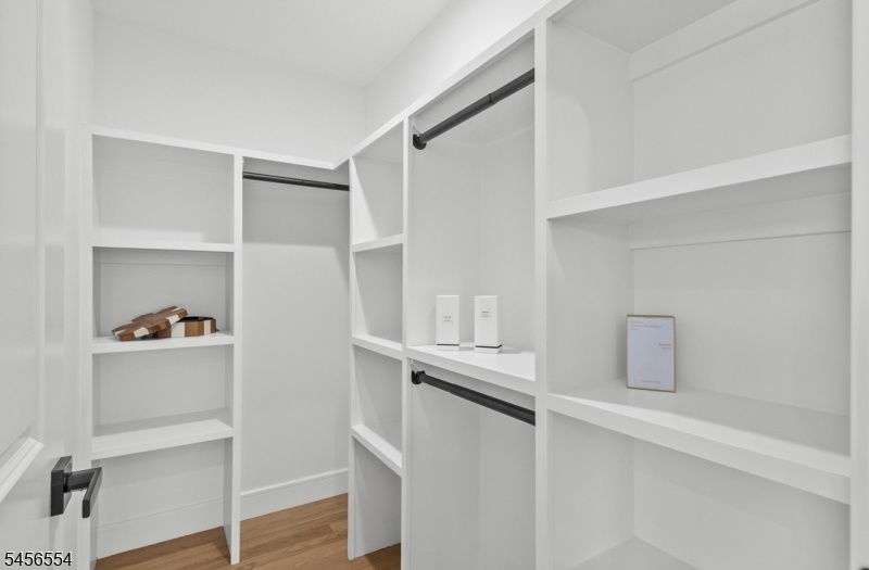 Walk in closet