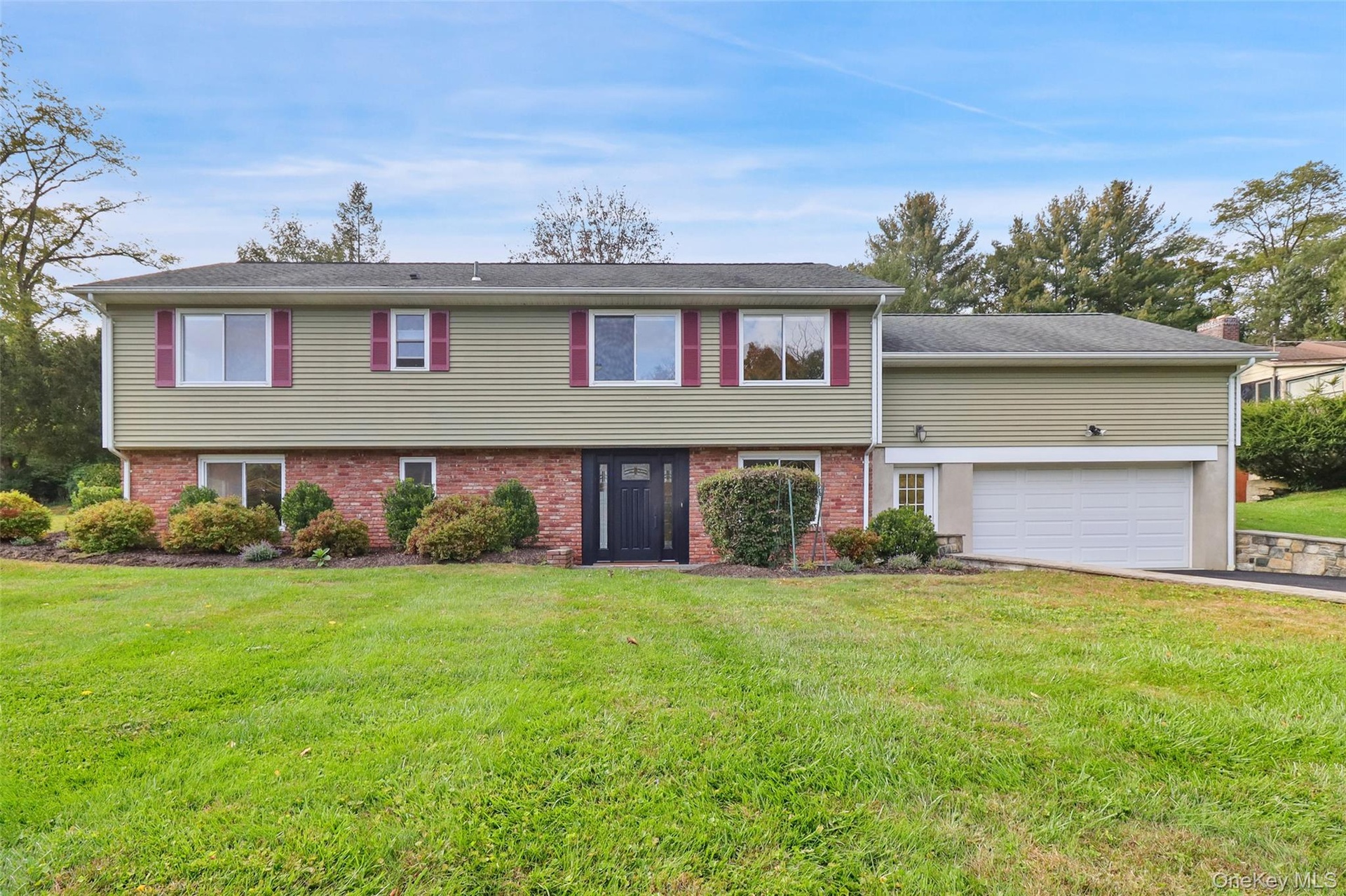 Maintenance free, Brick and vinyl siding