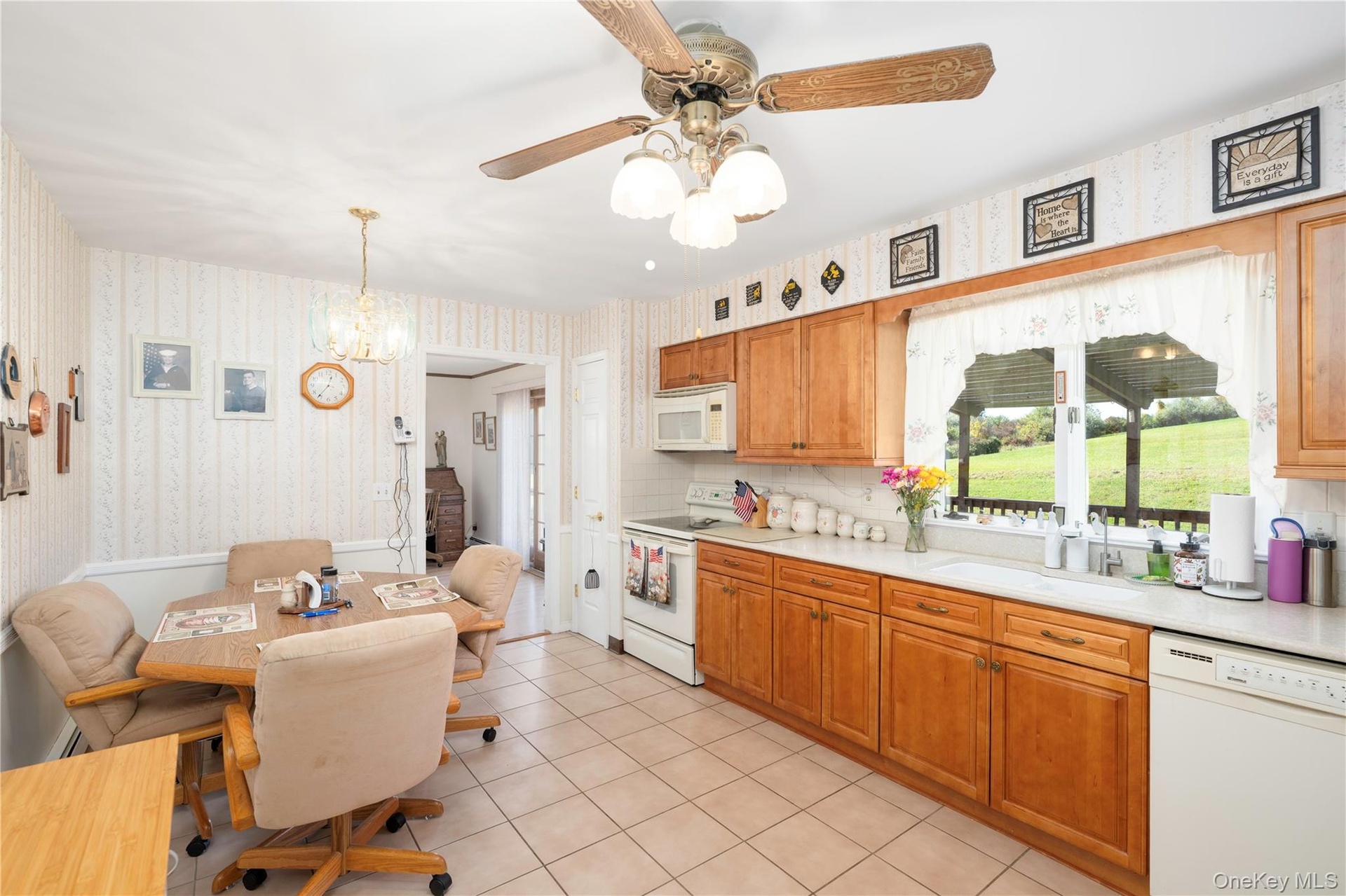 Kitchen with eating area
