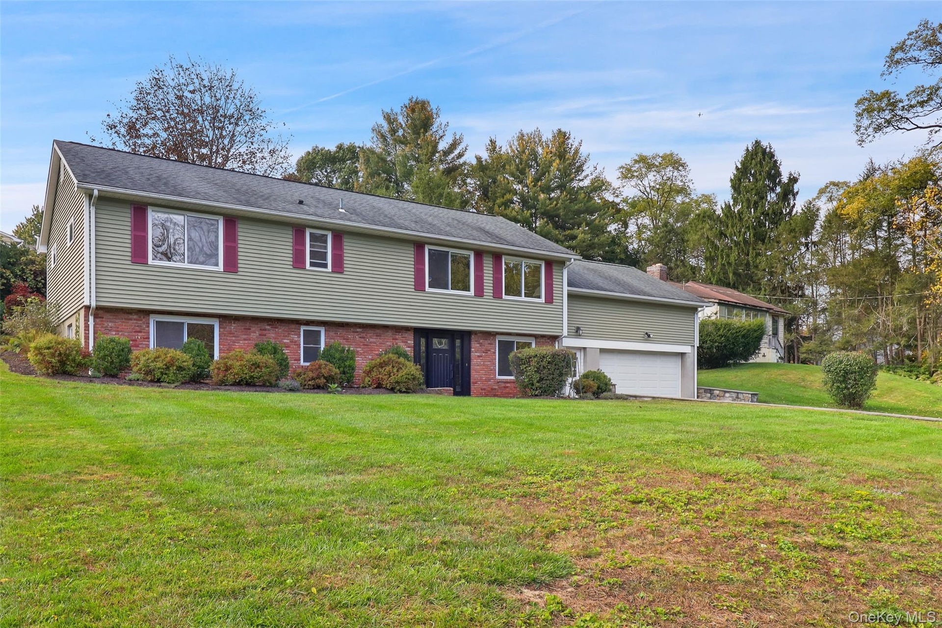 A short walk to Red Mills Park, shopping, bank and Post OfficeJust 5 miles to the Taconic State Parkway