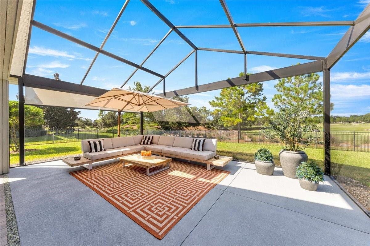 Large Screened Indoor/Outdoor Living Area