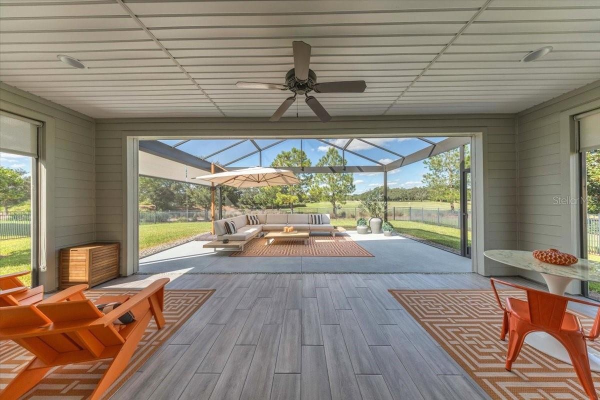 Large Screened Indoor/Outdoor Living Area