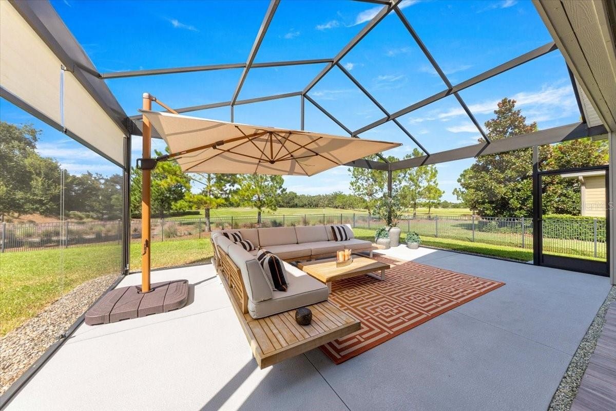 Large Screened Indoor/Outdoor Living Area