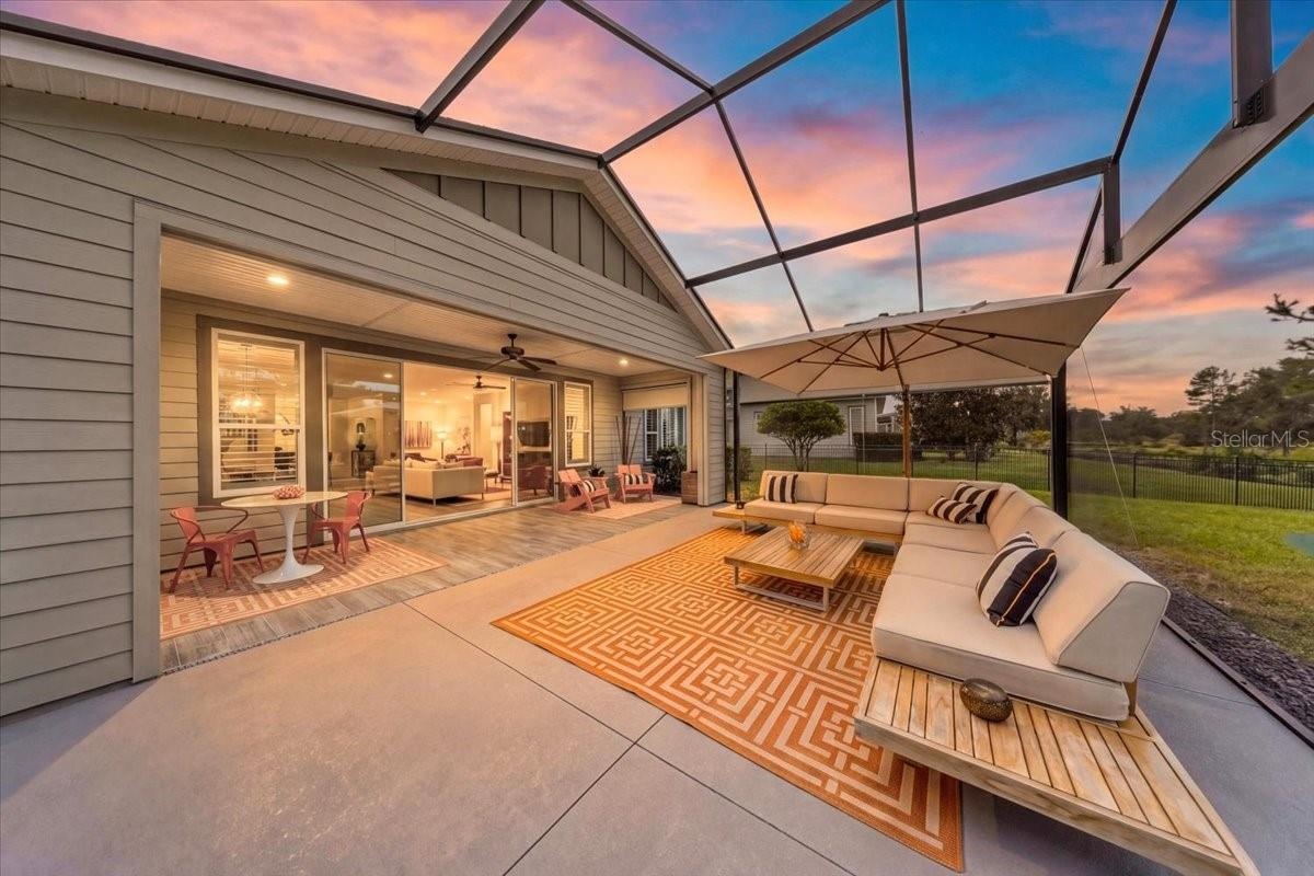 Large Screened Indoor/Outdoor Living Area