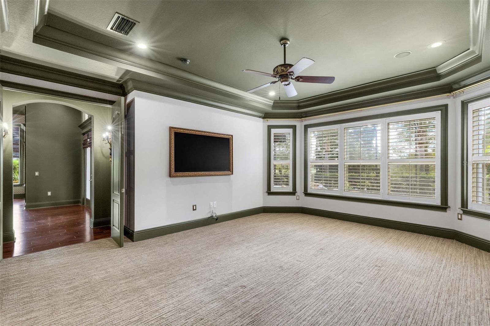 The sellers have opted to leave the framed wall mounted TV that provides a touch of elegance that the standard big screen can't come close to duplicat
