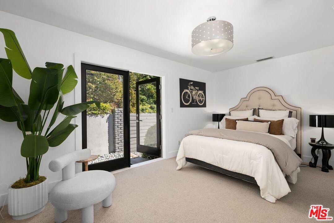 Guest bedroom