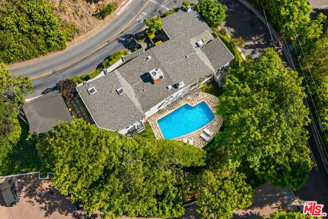 Private and sunny yard