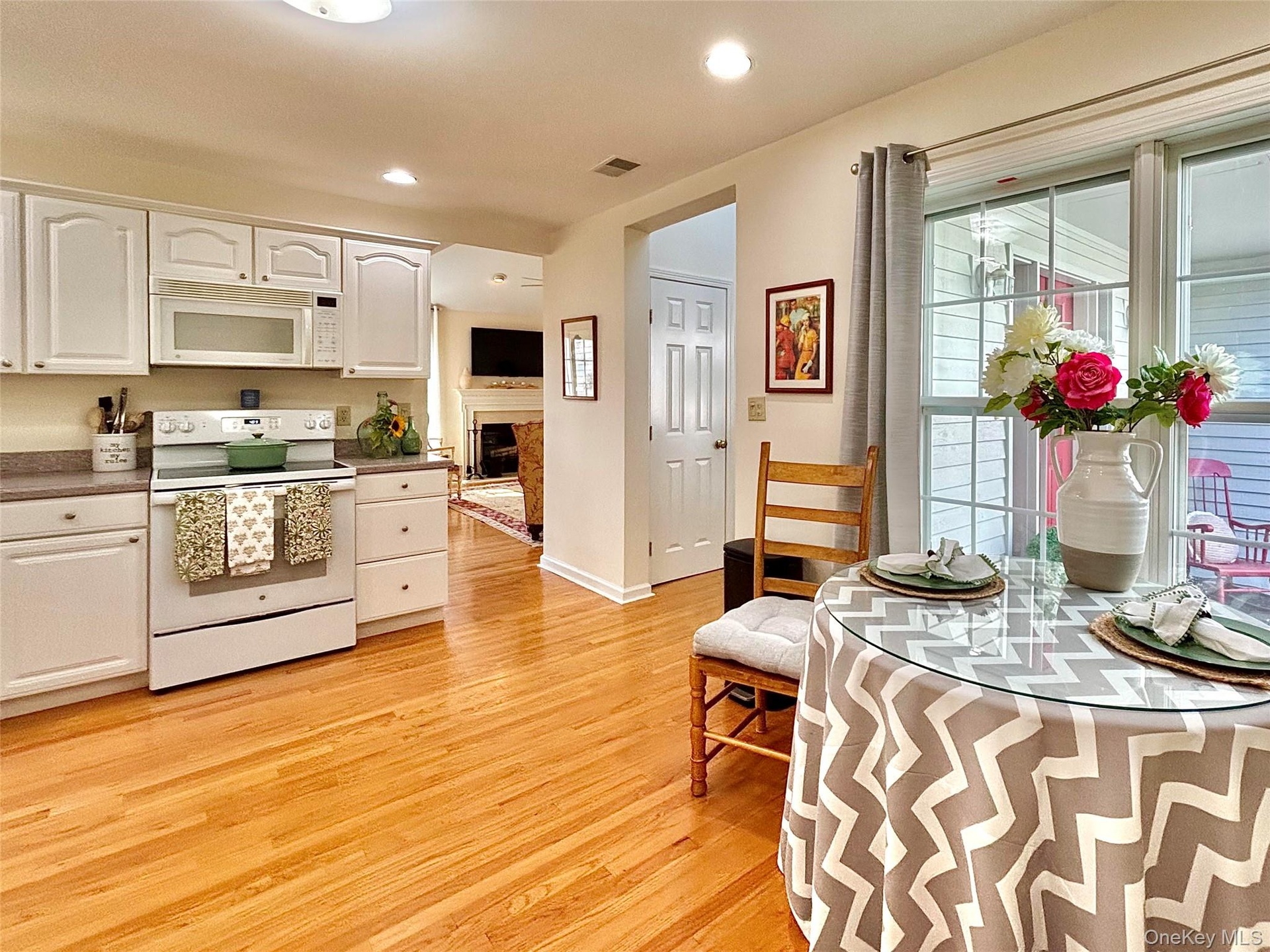Eat-in Kitchen