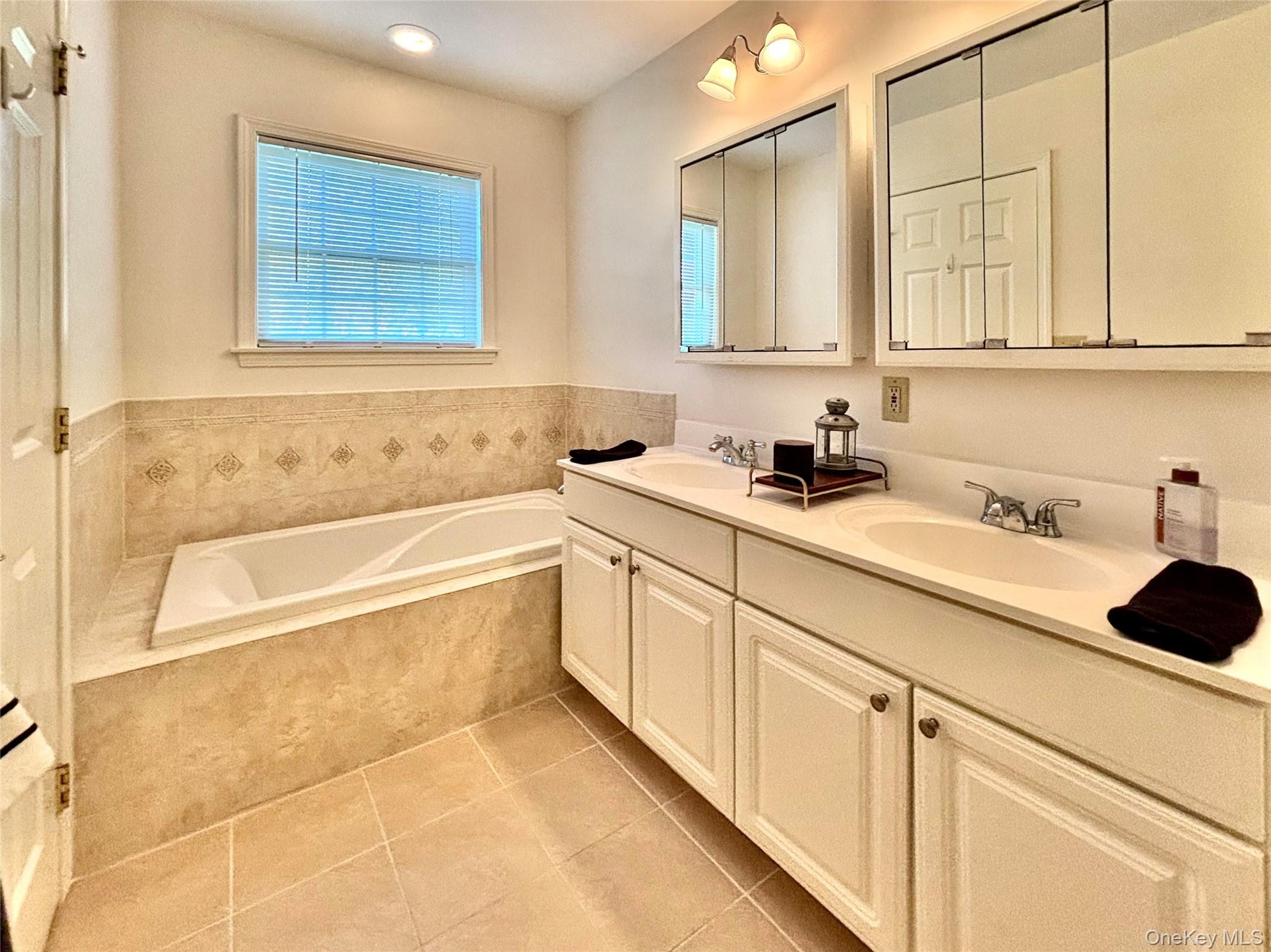Primary bath with soaking tub