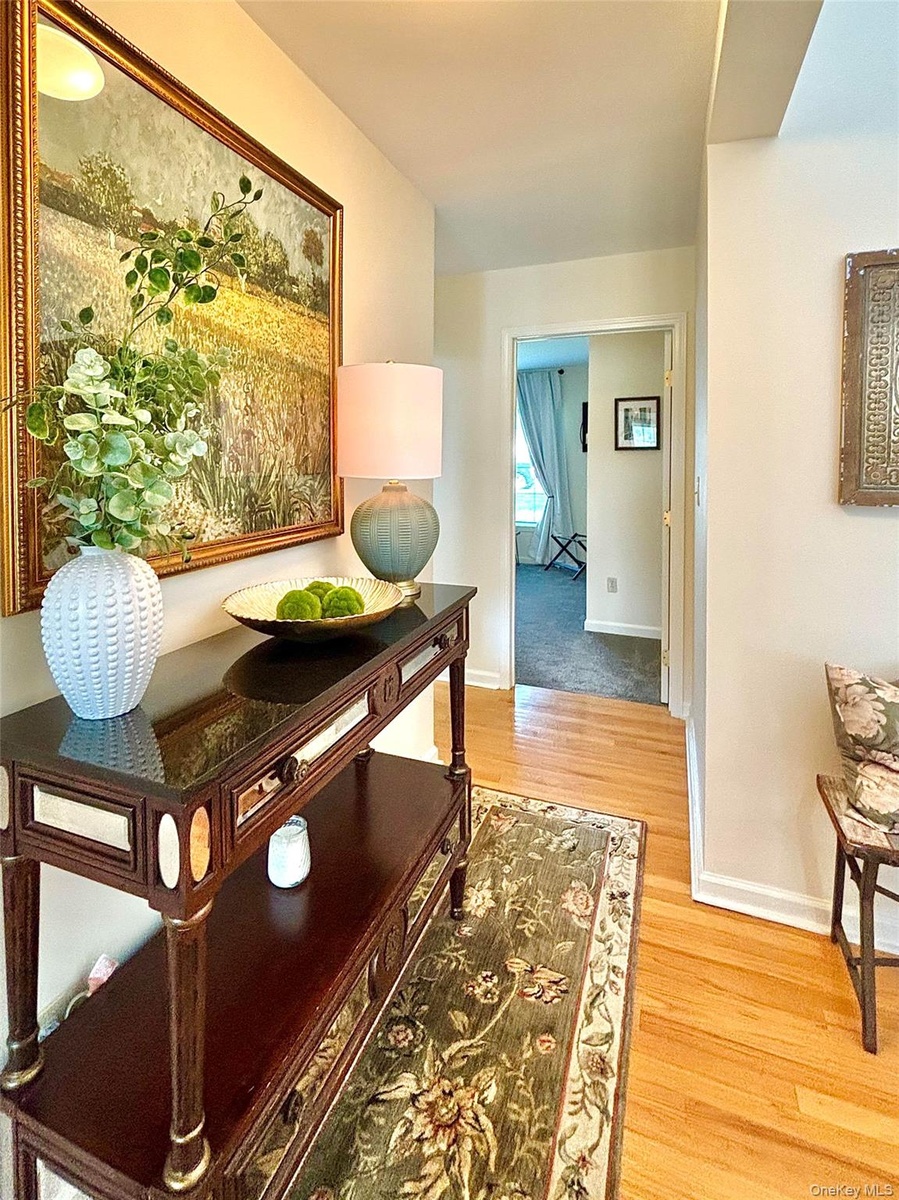 Hall between the bedrooms