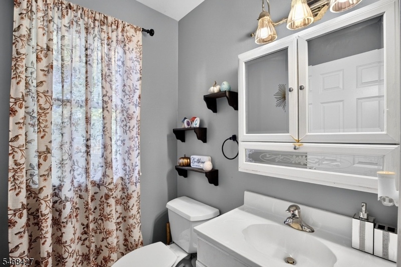 1/2 bathroom unit 2