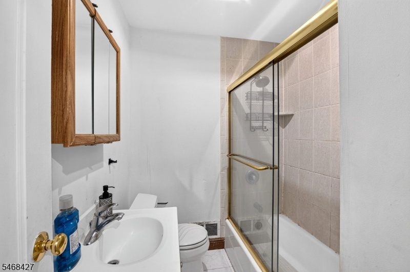 full bathroom unit 2