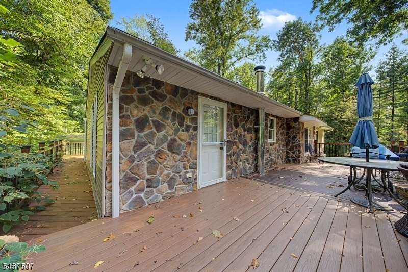 Wrap-Around Deck